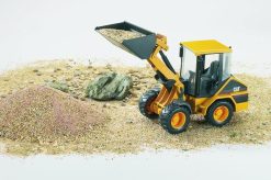 BRUDER 2441 Žlutý NAKLADAČ CAT čelní