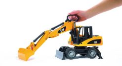 BRUDER 2445 Žlutý BAGR CAT kolový