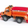 BRUDER 2572 Oranžové AUTO MB Unimog sypač, zimní údržba