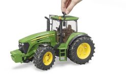 BRUDER 3050 Zelený TRAKTOR JOHN DEERE 7930