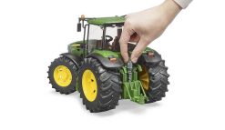 BRUDER 3050 Zelený TRAKTOR JOHN DEERE 7930