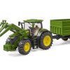 BRUDER 3155 traktor John Deere 7R 350 s čelním nakladačem a tandemovým přepravním přívěsem