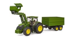 BRUDER 3155 traktor John Deere 7R 350 s čelním nakladačem a tandemovým přepravním přívěsem