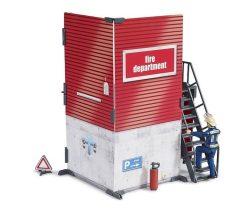 BRUDER 62702 bworld Hasičská stanice s hasičem