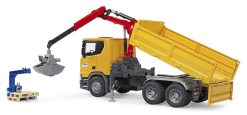 BRUDER 3551 Stavební vůz Scania Super 560R s ramenem a 2 paletami
