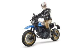 BRUDER 63051 Figurka + motorka Ducati Scrambler Desert Sled