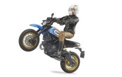 BRUDER 63051 Figurka + motorka Ducati Scrambler Desert Sled